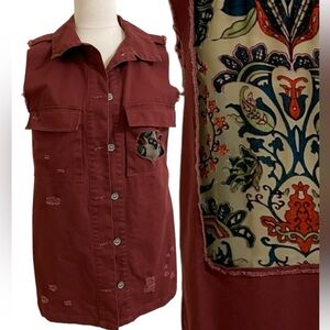 GIMMICKS BY BKE Rust Burgundy Distressed Velvet Flocked Floral Back Vest